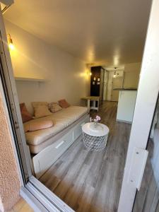 Appartements Studio Bord de Mer Residence Piscine - Les Sablettes : photos des chambres