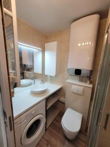 Appartements Studio Bord de Mer Residence Piscine - Les Sablettes : photos des chambres