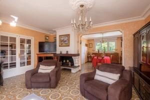 Large house with pool near beach