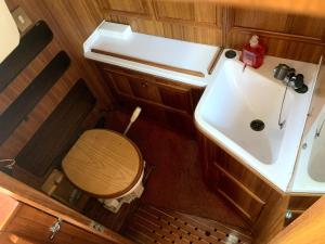 Notte in barca tra gioia e relax cullati dal mare