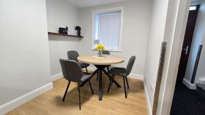 Eyre Square Two Bed with Parking