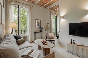 Semuc - 2 bedrooms, office and balcony in Eixample Dreta