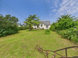 Maisons de vacances Jolie maison pour 6 personnes au Guilvinec : Maison de Vacances