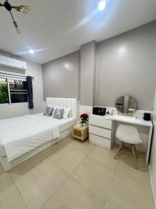 บ้านพ่อกับแม่ by ทองนาค อพาร์ตเมนต์ Dad N Moms House By Thongnak Apartment