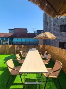 Wood house hongik univ 6 double beds