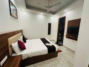 Hotel Luxury Global At Delhi Airport by Global Group