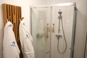 Spacious 4BR, 3BT with 3 balconies