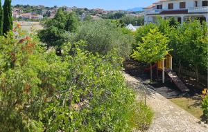 1 Bedroom Gorgeous Apartment In Lopar