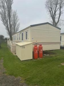 Family Caravan - Sleeps 6 - Pets allowed - Pool