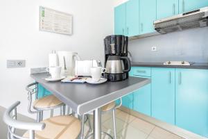 Los Veleros Apartments