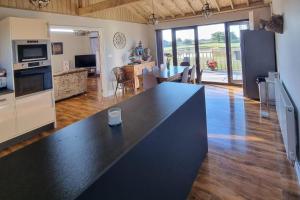 4Bed Lodge Sleeps8-Pet Friendly-Hot Tub-Log Burner