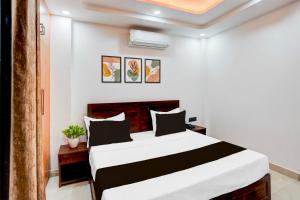 Collection O Sector 143B Noida