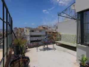 Cozy Refurbished Loft overlooking Athens
