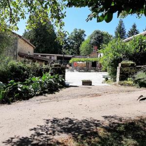 Cozy Chalet Retreat in Champs-Romain