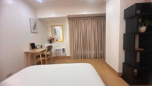 2BR Condo with Free Parking near SM North and Trinoma