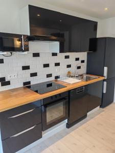 4 persons - center - clim - 2 mins of beach - JUAN LES PINS - beach and sun