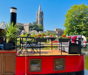Bateaux Magnifique peniche remorqueur a louer : photos des chambres