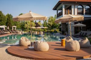 Boutique Complex Trakiets