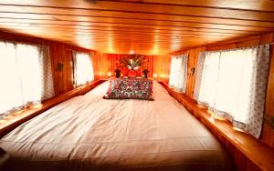 Bateaux Magnifique peniche remorqueur a louer : photos des chambres