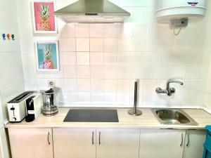 Bright, central, close to the sea, parking and WiFi