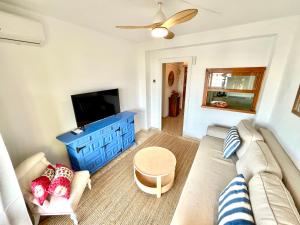 Bright, central, close to the sea, parking and WiFi