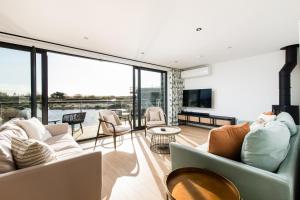 Knighton OI02 Silverlake Dorset