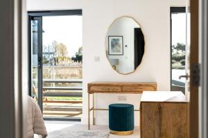 Knighton OI02 Silverlake Dorset