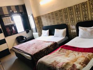 A budget hotel shiva palace near Ganesh ghat , amrapur ghat