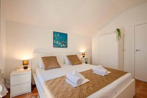 Penthouse apartment with panoramic oceanview