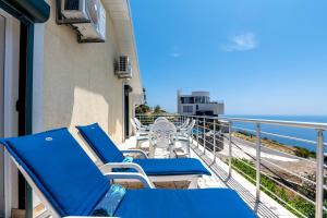 Penthouse apartment with panoramic oceanview