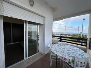 Beach flat with pool at Al Mansouria