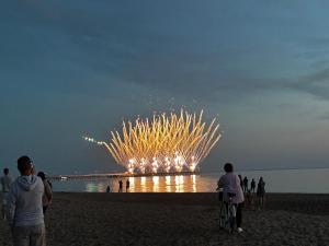 1st floor, 2 bedrooms apartment, Center, private parking, terrace, 7min to the sea