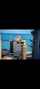 شقه للايجار اليومي خالد ابن الوليد تاني نمره من البحر رؤيه بحر مباشر فرش كله جديد مكيفه واي فاي باب مصفح