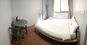 Hotel Down To Earth