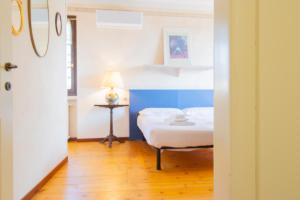 swimming pool and private garden, Casa in collina