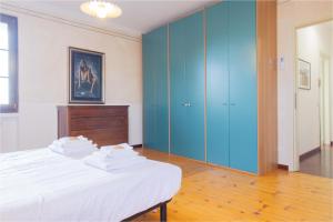 swimming pool and private garden, Casa in collina