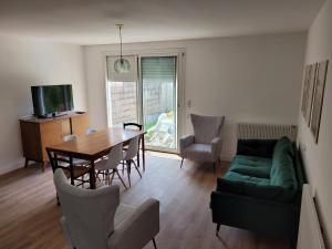 Sejours chez l'habitant Maison jardin 4 chambres Parking Gratuit : photos des chambres