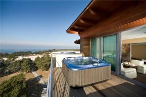 Two-room apartment with jacuzzi on the terrace room in HAVET Hotel Resort & Spa