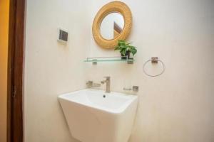 Waveline- Mirissa Surf Retreat