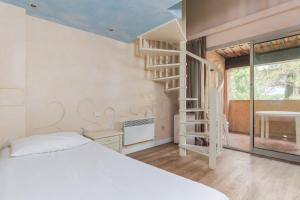 Hotels Castel 'Provence : Chambre Quadruple avec Baignoire