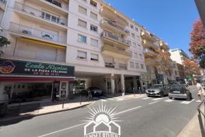 Appartements LE ROSSINI Antibes Center AirCo Parking for 4 By Sunset : photos des chambres
