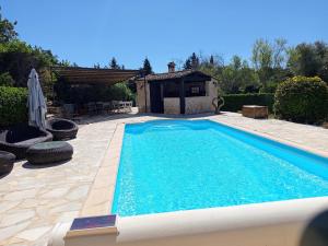 Villa provençale avec piscine et jardin privé