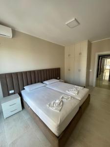 Saranda Terraces Modern Apartment 1 -Parking e Side Sea View- 50 m from Beach