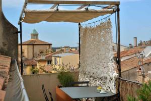 Large studio with terrace and air conditioning