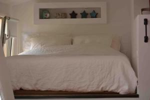 Appartements Large studio with terrace and air conditioning : photos des chambres