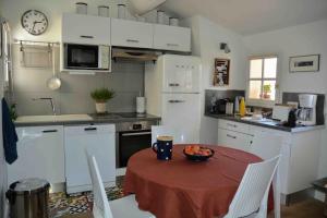 Appartements Large studio with terrace and air conditioning : photos des chambres