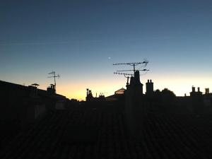 Appartements Large studio with terrace and air conditioning : photos des chambres