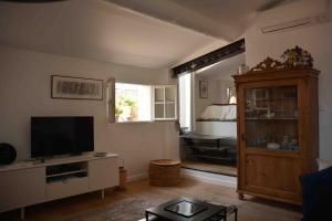 Appartements Large studio with terrace and air conditioning : photos des chambres