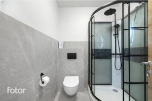 Private Room With Bath Close to the Airport