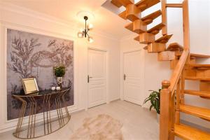 Centrally Located Luxury apartment